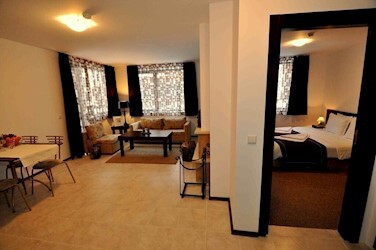 One Bedroom Suite With Kitchen &amp; Fireplace