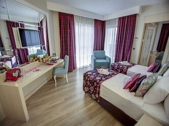 Deluxe Family Room Sea View