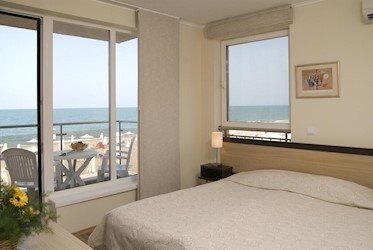One Bedroom Apartment Exclusive Direct Sea View