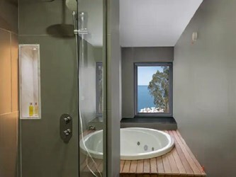 Corner Deluxe Sea View