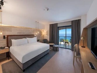 Corner Deluxe Sea View