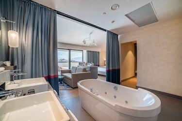 Penthouse Suite With Jacuzzi