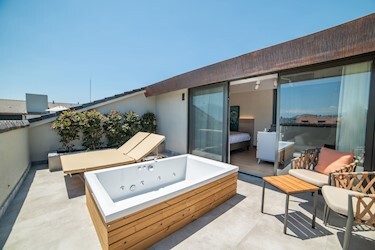 Penthouse Suite With Jacuzzi