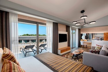 Penthouse Suite Side Sea View
