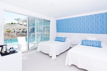 Swim Up Room