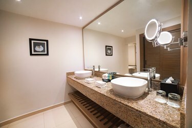 Honeymoon Jacuzzi Suite DC