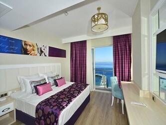 Deluxe Family Room Land View