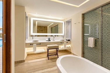 Luxury Chairman's Four Bedroom Suite Ocean Front DC