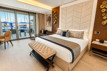 Luxury Chairman's Four Bedroom Suite Ocean Front DC