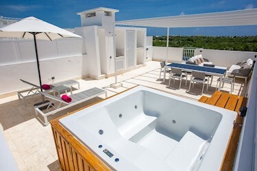 Two Bedroom Rooftop Suite With Jacuzzi