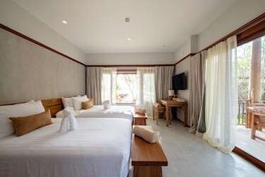 Premium 2 Bedroom with Roof Deck &amp; Seaview