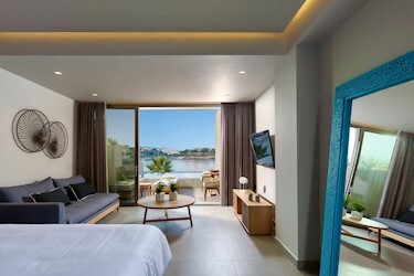 Aquamarine Suite with Plunge Pool