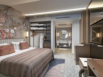 Family Roof Suite With Jacuzzi