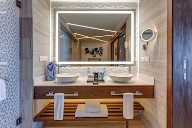 Luxury Charirman&#39;s Three Bedroom Suite Ocean Front DC