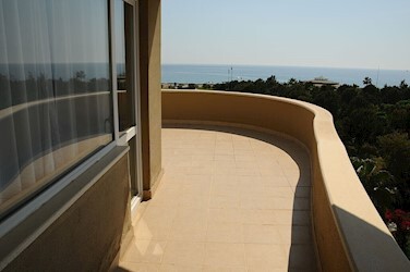 Queen Suite Sea &amp; Pool View