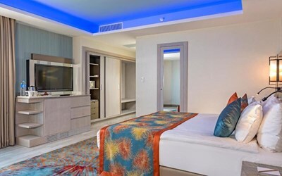Duplex Family Room Land View