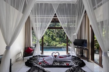 Kayon Jungle View Pool Villas