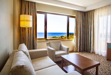 Deluxe Family Connection Room