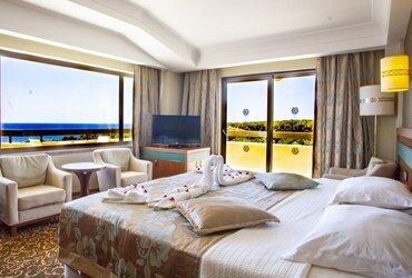 Deluxe Family Connection Room
