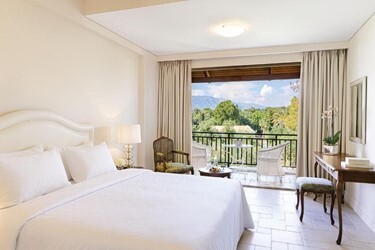 Bungalow with Garden View