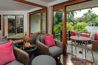 Pearl Bed Suite