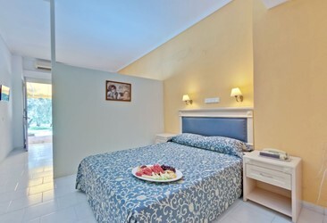 Family Room with Garden View