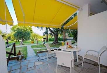Family Room with Garden View