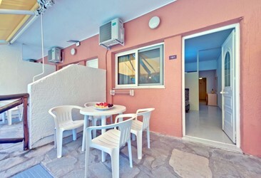 Family Room with Garden View