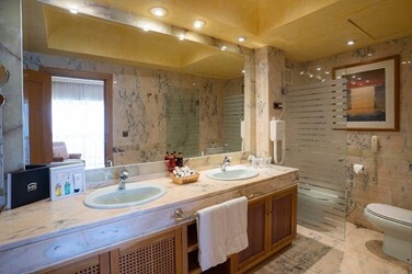 Luxury Suite