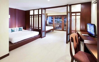 Deluxe Pool View Room