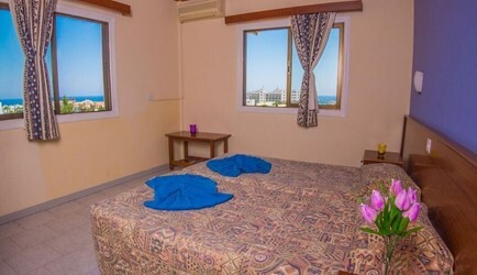 Studio Apartment Inland View