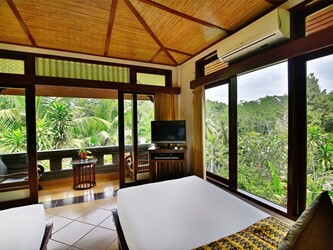 EMERAL / SUPERIOR ROOM