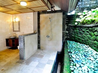 EMERAL / SUPERIOR ROOM