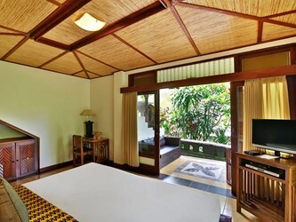 EMERAL / SUPERIOR ROOM