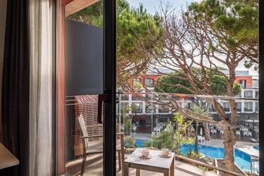 Suite 2/4 Pax Junior Pool view Sea view