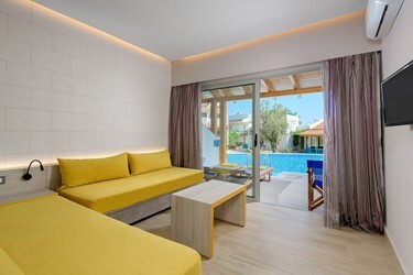 Suite Sharing Pool Inland View