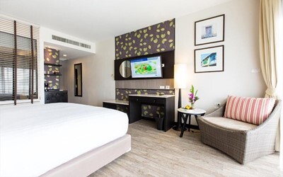 Deluxe Pool View Room