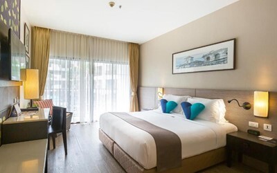 Deluxe Pool View Room