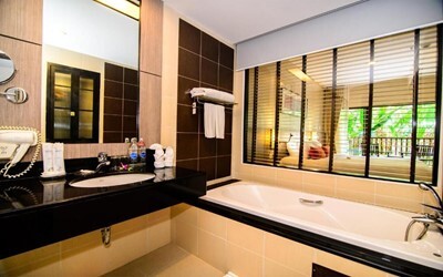 Deluxe Pool View Room