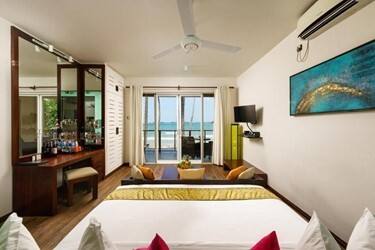 Sea Escape Deluxe