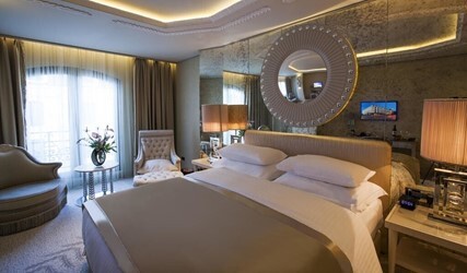 Deluxe Double or Twin Room with Partial Sea View