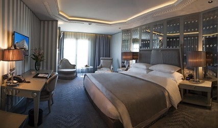 Deluxe Double or Twin Room with Partial Sea View