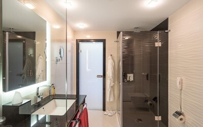 SUI Junior Suite