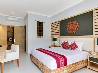 Lagoon Room