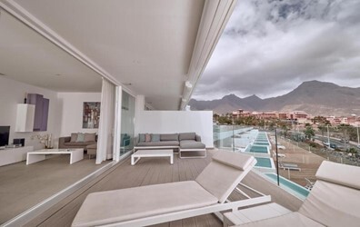 Divinity bliss 1 bedroom suite side sea view