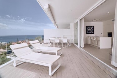 Divinity bliss 1 bedroom suite side sea view