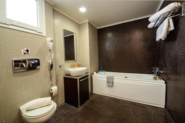 2 Bedroom Suite Garden View