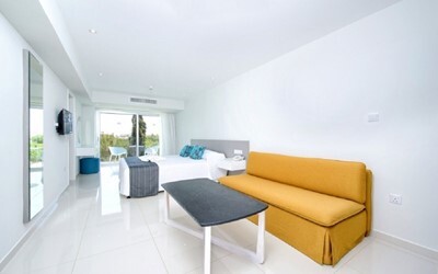Superior Family Room Inland View