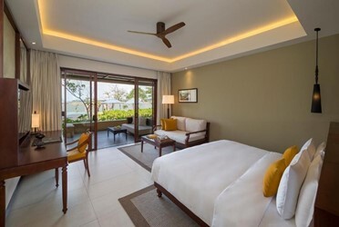 Deluxe Pool Side Room
