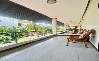Pool Wing Room
